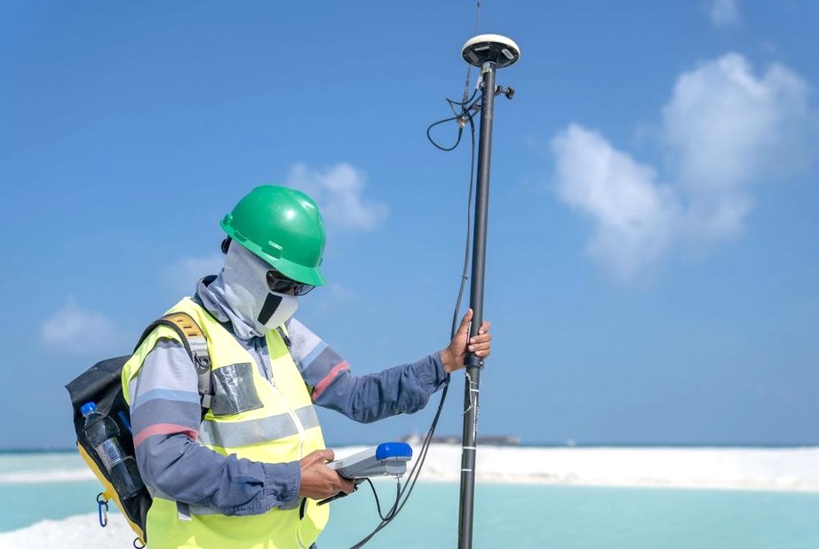 Land Surveyor Cost Guide in Alvin